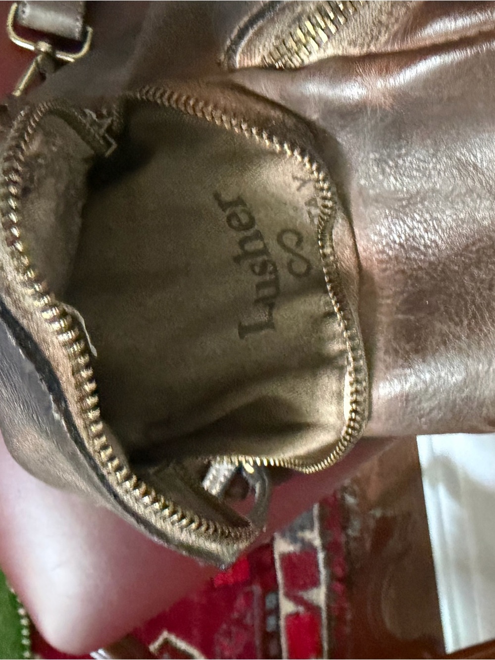 Vintage-Inspired Brown Leather Shoulder Bag - Picture 11 of 13